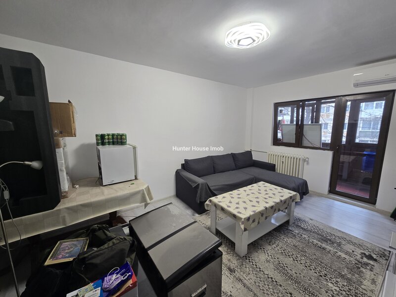 Gorjului, aproape de metrou, apartament 3 camere, 2 bai cu geam, bloc 1981.