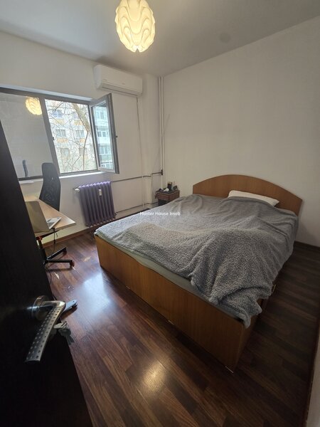 Gorjului, aproape de metrou, apartament 3 camere, 2 bai cu geam, bloc 1981.