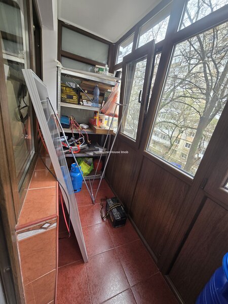 Gorjului, aproape de metrou, apartament 3 camere, 2 bai cu geam, bloc 1981.