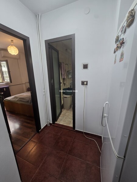 Gorjului, aproape de metrou, apartament 3 camere, 2 bai cu geam, bloc 1981.