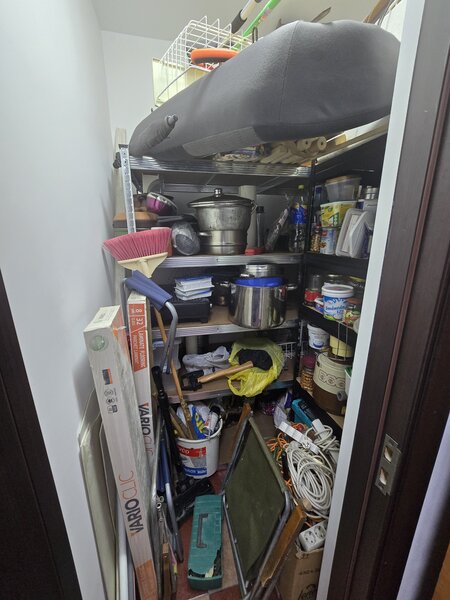 Gorjului, aproape de metrou, apartament 3 camere, 2 bai cu geam, bloc 1981.